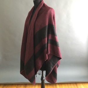Maroon and black shake/wrap